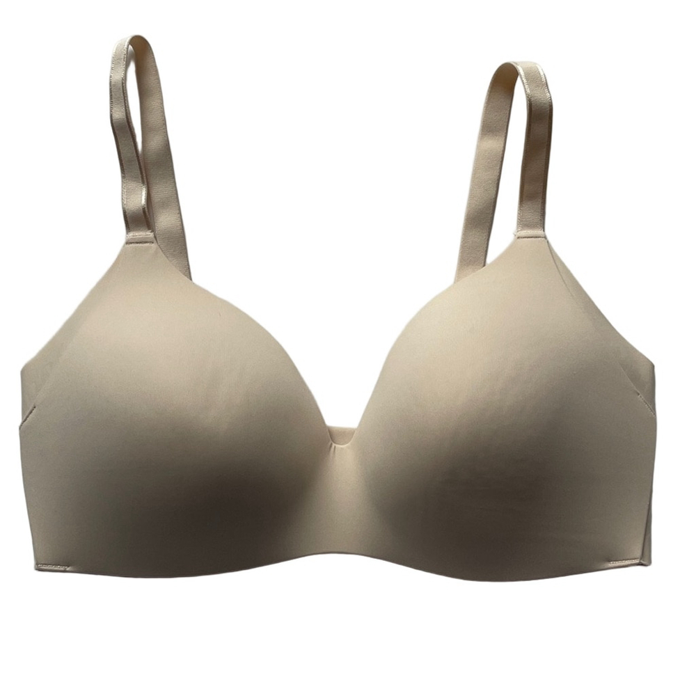 Knix WingWoman Contour Bra in a beige nude color.
Beige size 4